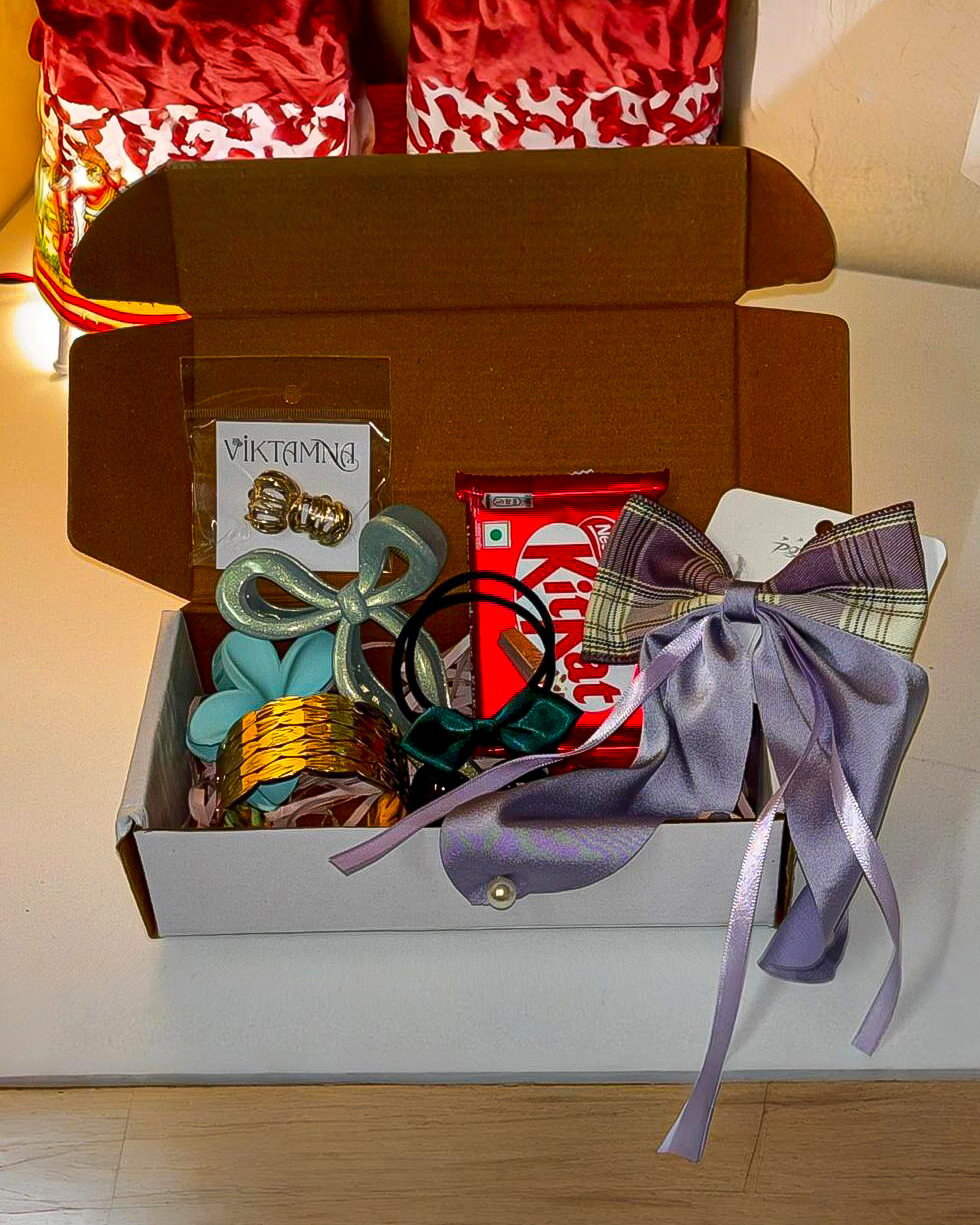 Trendy Bow Edition Gift Hamper