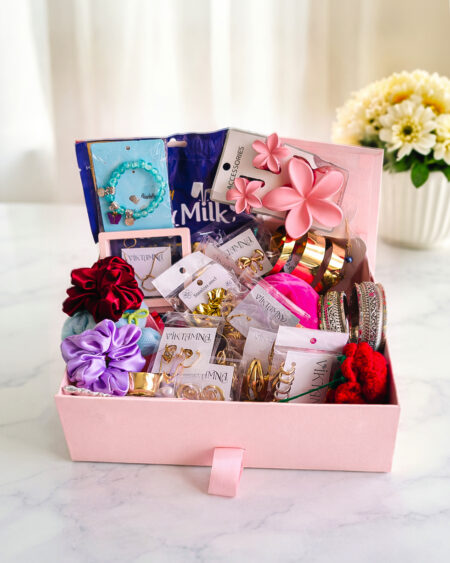 🎀 Customised Premium Hamper by VIKTAMNA (27 Products) 🎀